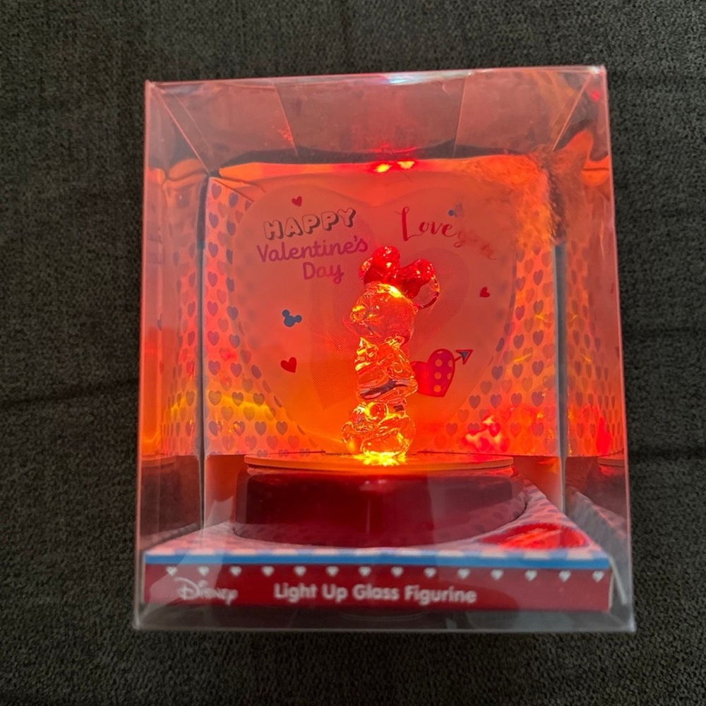 Disney Valentines Day Minnie Mouse Light Up Glass Figurine on Mirror Stand - Picture 6 of 8